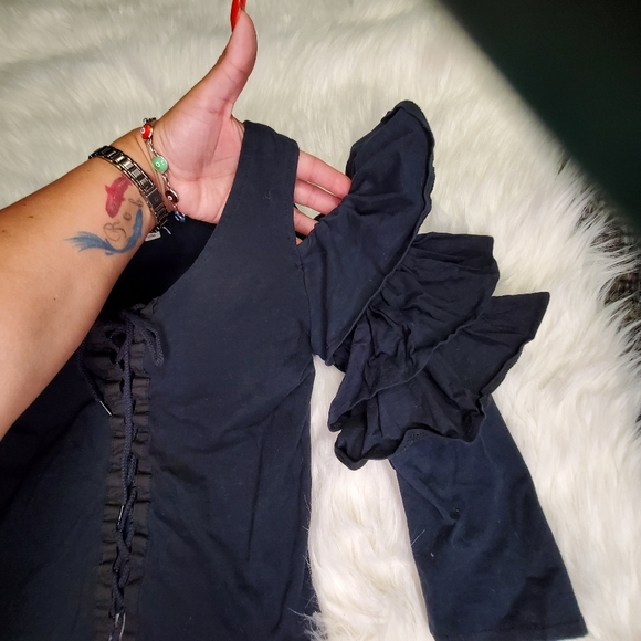 Invisible Ruffle Top - Picture 4 of 7